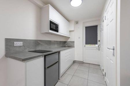 Studio to rent - Photo 3