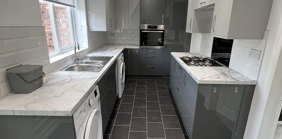 2 bedroom semi-detached house to rent - Photo 2