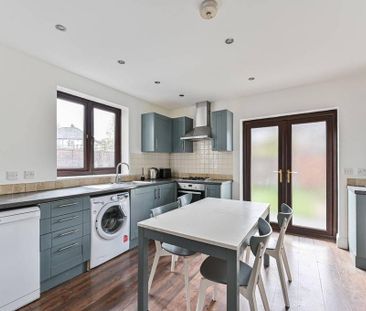 4 bedroom end of terrace house to rent - Photo 5