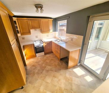 2 bedroom semi-detached house to rent - Photo 3