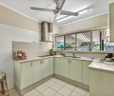 18 Eclipse Street, Rowes Bay. - Photo 5