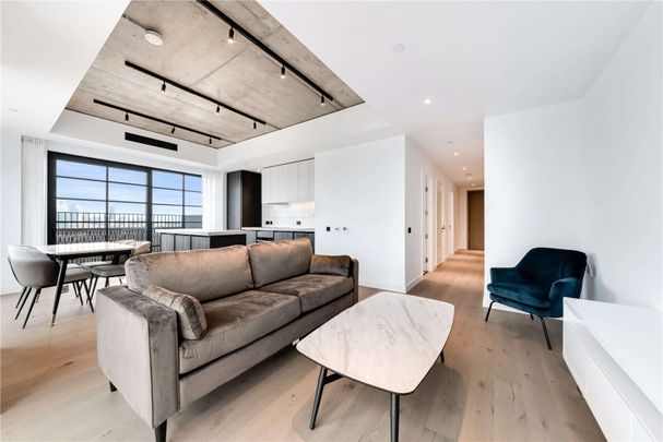 Stunning two bed two bath apartment located in The Founding, Canada Water's premier development. - Photo 1