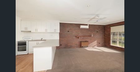 Modern 2-Bedroom Unit in Central Wagga! - Photo 2