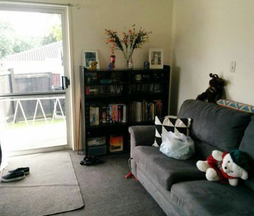 Town house with fenced garden and garage - Photo 3