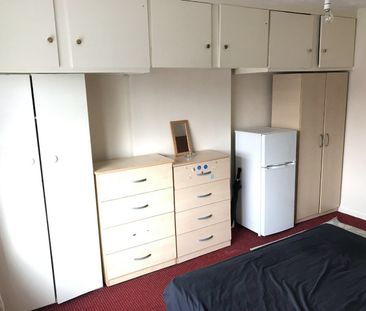 Room in a Shared House, Dawpool Road, NW2 - Photo 3