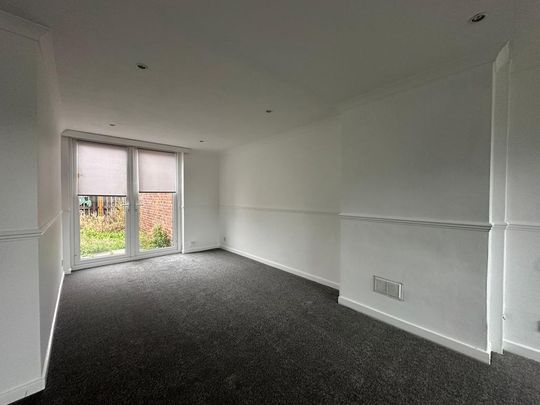 3 bedroom end of terrace house to rent - Photo 1