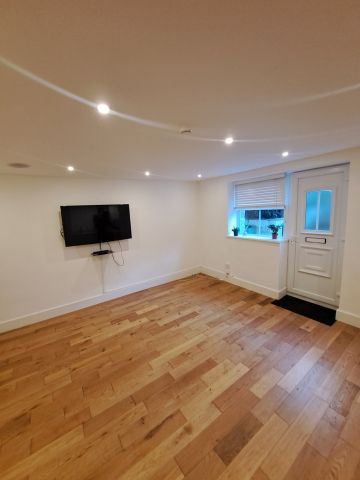 2 Bed Flat, Harrogate Road, LS7 - Photo 2