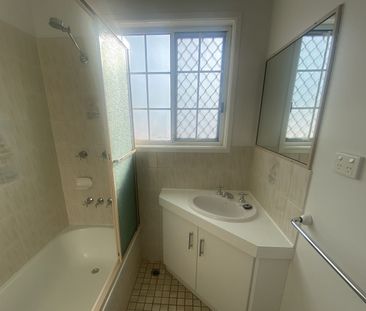 CLEVELAND - PERFECT LOCATION -2 BATHROOMS - Photo 4