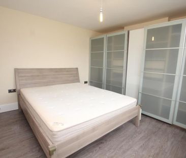 4 bedroom semi-detached house to rent - Photo 2