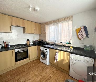 5 bedroom end of terrace house to rent - Photo 3