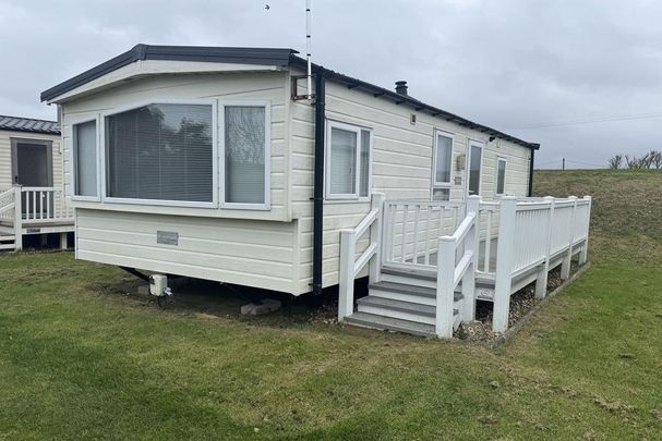 2 bedroom bungalow to rent - Photo 1