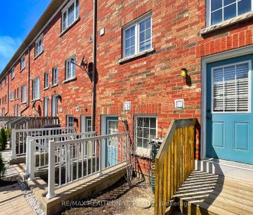 Townhouse For Lease | N8130176 - Photo 6