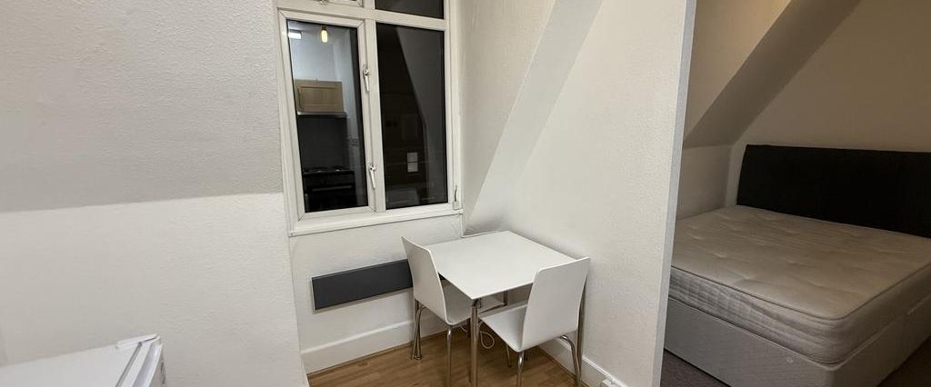 Studio to rent - Photo 1