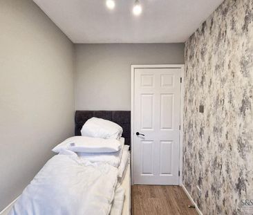 3 bedroom semi-detached house to rent - Photo 6