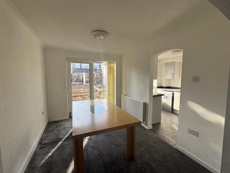 3 bedroom semi-detached house to rent - Photo 3