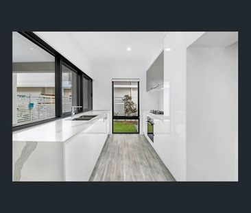 Spacious Four-Bedroom Townhouse in a Secure Gated Community - Photo 6
