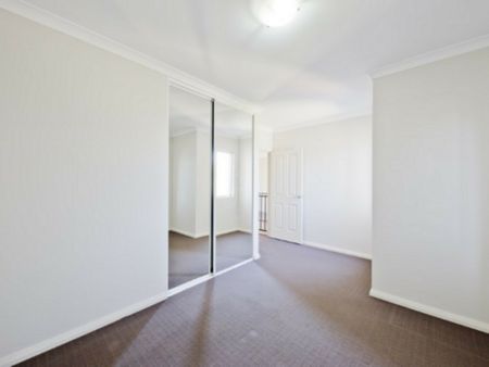 Spacious Townhouse in Westminster 🏡 - Photo 4