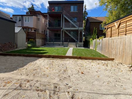 For Lease - 225 Mcroberts Avenue Unit# Apt 2, Toronto, Ontario - Photo 2