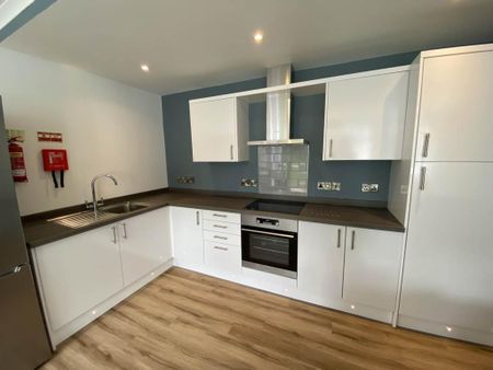 3 bedroom flat to rent - Photo 5