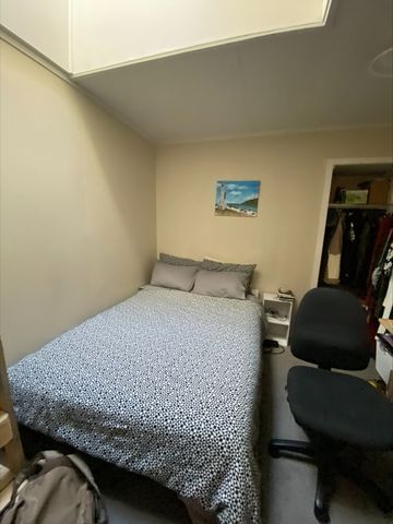 Modern 2-Bedroom Apartment with City Views – Walk to University & Hospital - Photo 3