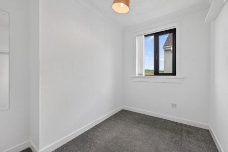 3 bedroom end of terrace house to rent - Photo 2