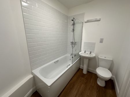 London Road North, Lowestoft - Photo 5