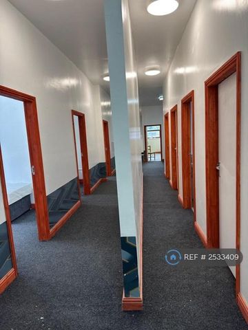 1 bedroom in a house share to rent - Photo 2