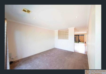 14 Glow Worm Grove, Harrison ACT 2914 - Terrace For Rent | Domain - Photo 2