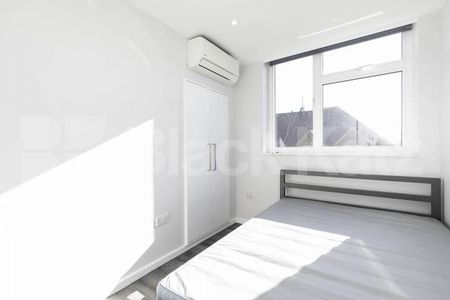 Modern Apartment - Photo 3