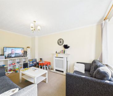 Eaton Close, Beeston, Nottingham, NG9 - Photo 2