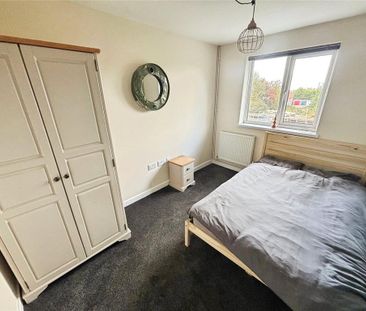 1 bedroom in a house share to rent - Photo 3