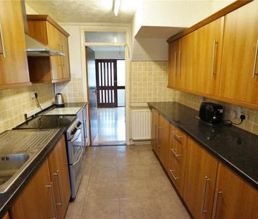 3 bedroom end of terrace house to rent - Photo 4