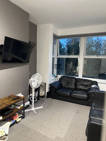 Room in a Shared House, Burley Road, LS4 - Photo 5