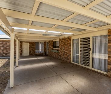 33 Warrambool Crescent Glenfield Park NSW - Photo 5