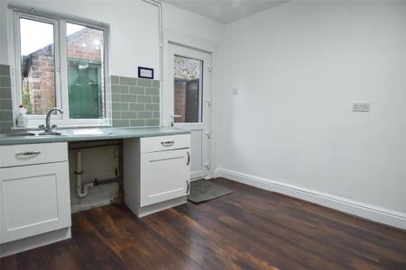 2 bedroom terraced house to rent - Photo 2
