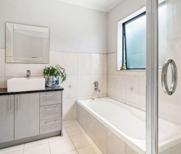 Large family home with - Rock Solid Location - Photo 1