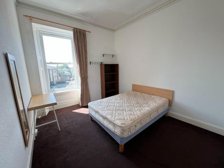 3 bedroom flat to rent - Photo 4