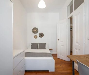 Calçada do Marquês de Abrantes, Lisbon, Lisbon 1200-163 - Photo 4