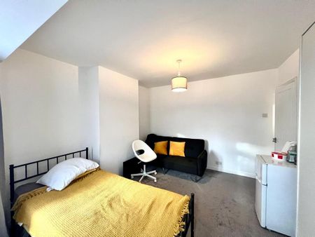 3 bedroom end of terrace house to rent - Photo 5