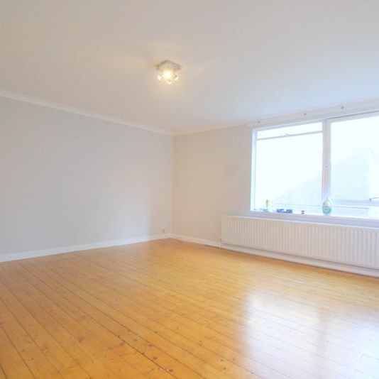 3 bedroom flat to rent - Photo 1