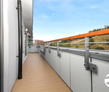 2 bedroom penthouse to rent - Photo 2