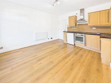 Heath Road, Twickenham, Middlesex, UK, TW1 - Photo 5