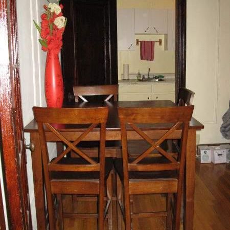 PRES DU METRO SNOWDON 2 CHAMBRES FERMEES- RENOVE - Photo 4