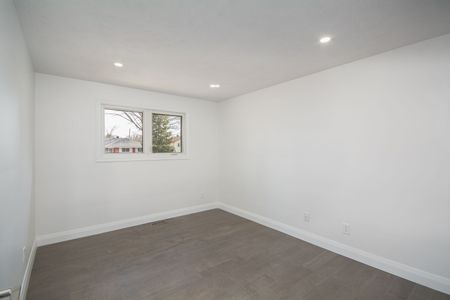 For Lease - 2317 Elmira Drive, Parkway Park - Queensway Terrace S and Area, Ontario - Photo 2