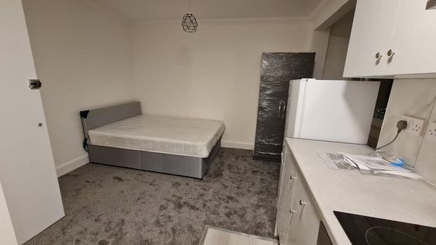 Studio to rent - Photo 1