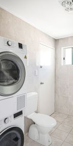 PRIVATE & MODERN GRANNY FLAT IN CONVENIENT LOCATION - Photo 4