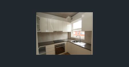 Modern 2 Bedroom Unit in a quiet location - Photo 3