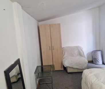 Room in a Shared House, St Michael Avenue, HA9 - Photo 5