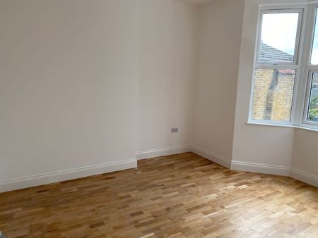 3 Bed Flat, St. Asaph Road, SE4 - Photo 2