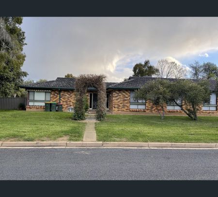 7 Binda Place, Ashmont, NSW 2650 - Photo 3